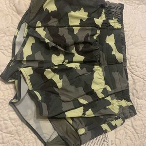 Lululemon Hotty hot shorts 2.5"